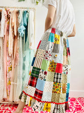 Load image into Gallery viewer, Vintage patchwork print skirt
