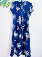 Load image into Gallery viewer, Vintage 1940s Novelty Print Dress Ladies w Parasols
