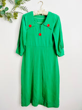 Load image into Gallery viewer, Vintage 1920s Art Deco green flapper dress
