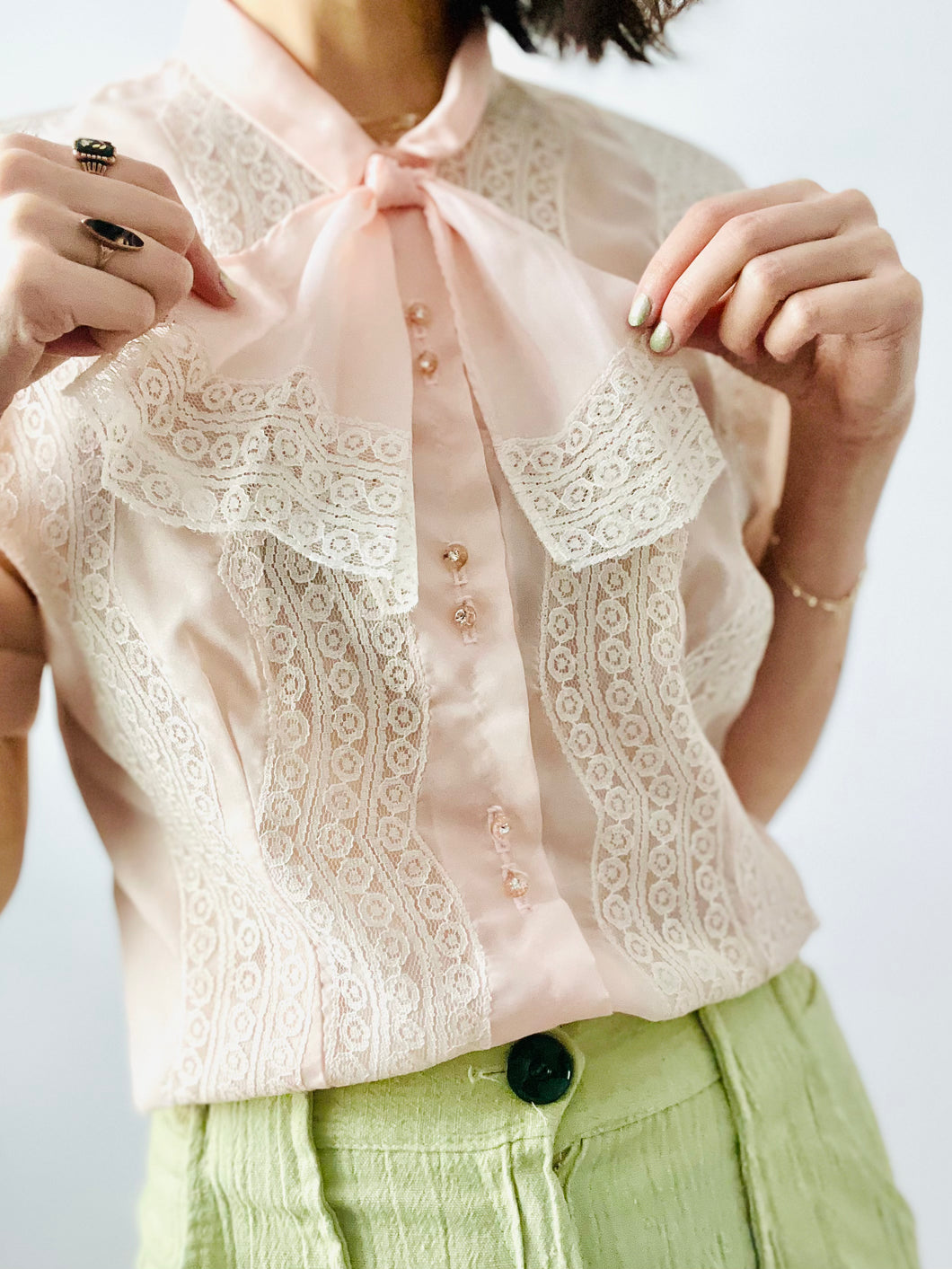 Vintage 1940s pink blouse with lace trim