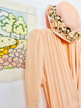 Load image into Gallery viewer, Vintage 1930s pastel pink millinery hat
