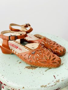 Vintage brown embroidered leather sandals