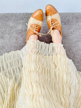 Load image into Gallery viewer, Vintage tan leather lace up oxford heels
