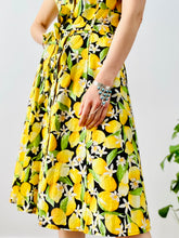 Load image into Gallery viewer, Vintage novelty print lemon floral dress w matching belt
