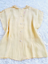 Load image into Gallery viewer, Vintage 1940s beige lace top
