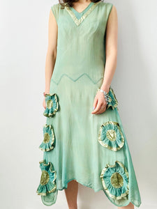 Vintage 1920s green silk dress with ruched velvet flowers
