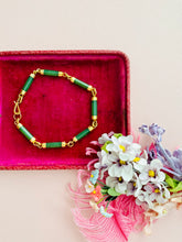 Load image into Gallery viewer, Vintage emerald green jade beaded bracelet
