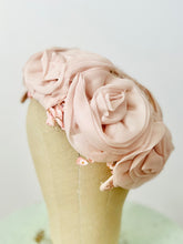 Load image into Gallery viewer, Vintage 1940s pink fascinator
