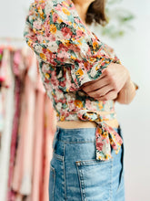 Load image into Gallery viewer, Sweet floral wrap top
